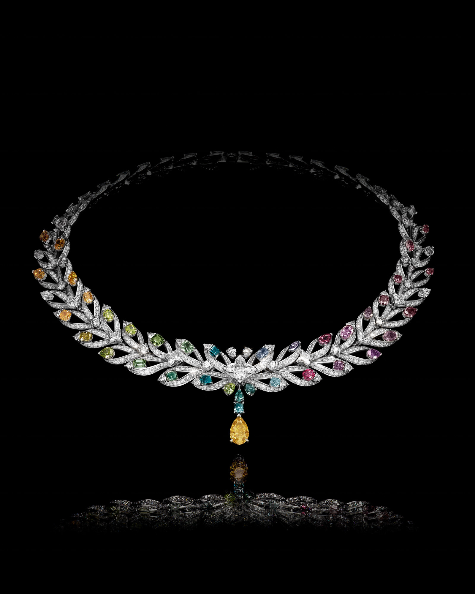 Attitude-luxe_Collier_victory_-_collection_louis_vuitton_mythica__-_louis_vuitton_haute_joaillerie_©laziz_hamani collier haute joaillerie