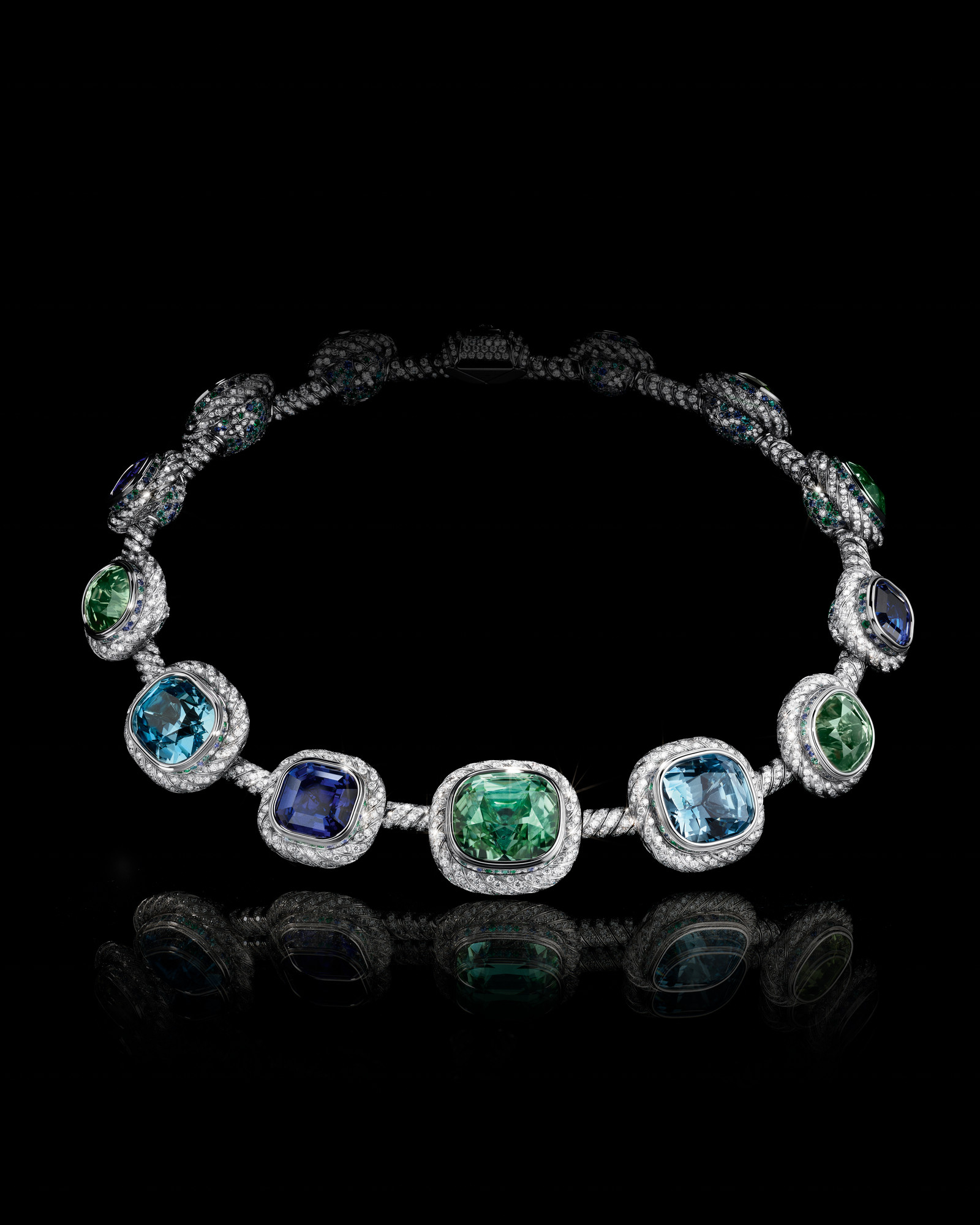 attitude-luxe_Sirius__collection_louis_vuitton_mythica_-_louis_vuitton_haute_joaillerie_©Laziz_Hamani