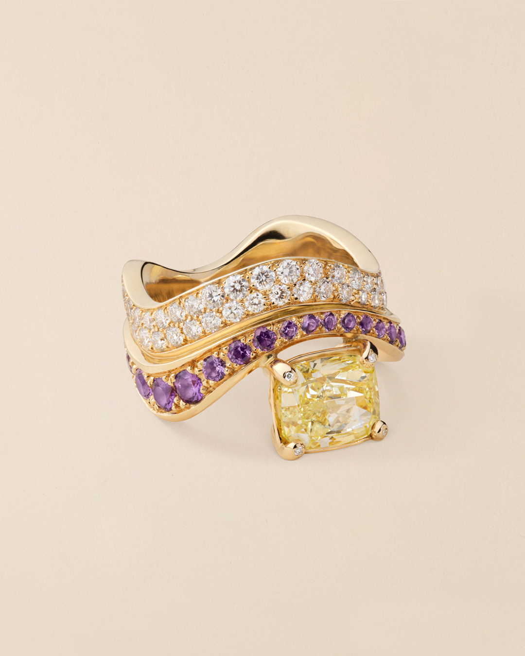 bague empierr&eacute;e