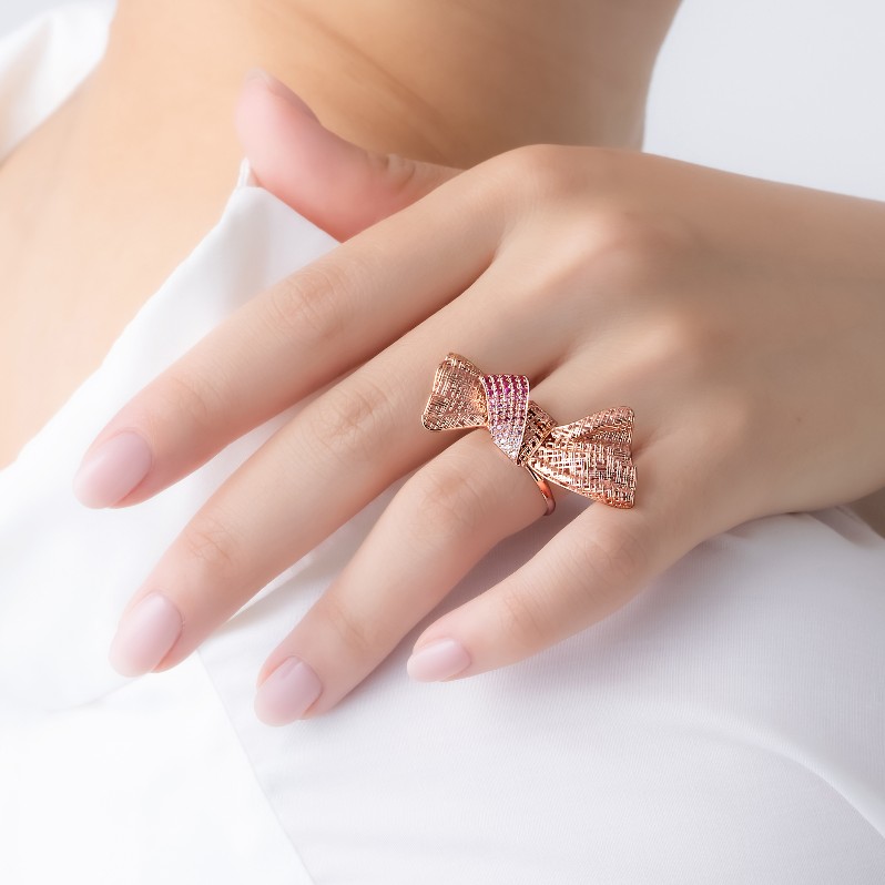 bague, or jaune et saphirs roses