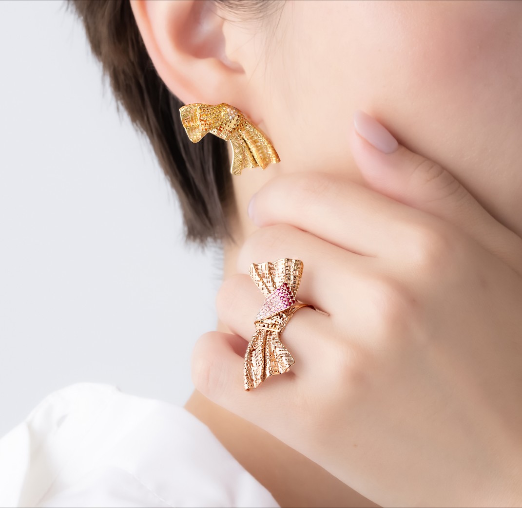 attitude-luxe__© tamiko_bague- boucle d'oreille_ayao bague, boucle d'oreille, or, pierres fines