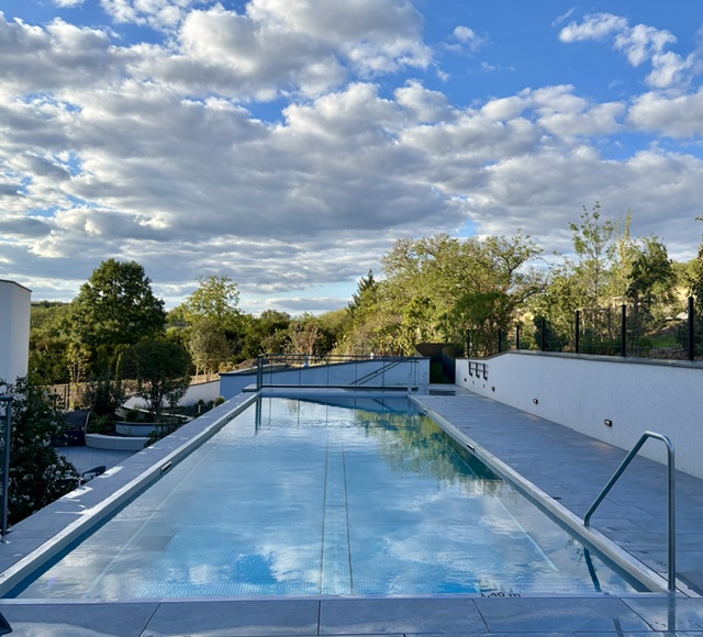 attitude-luxe_©Mildred-Forman_Royal-Palace-SPA-bassin-de-nage_