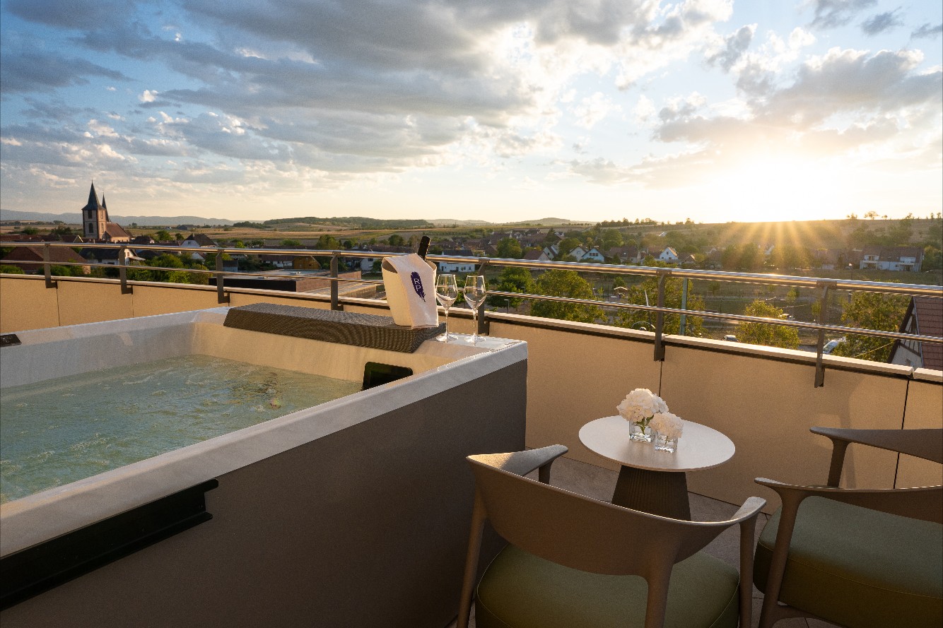 attitude-luxe_©Royal-Palace-terrasse-suite-Nature