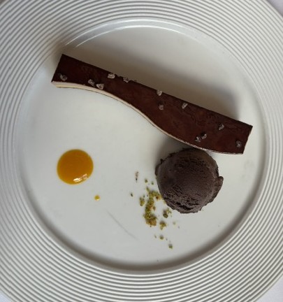 attitude-luxe_©Mildred-Forman_Royal-Palace-Le Versaille-dessert