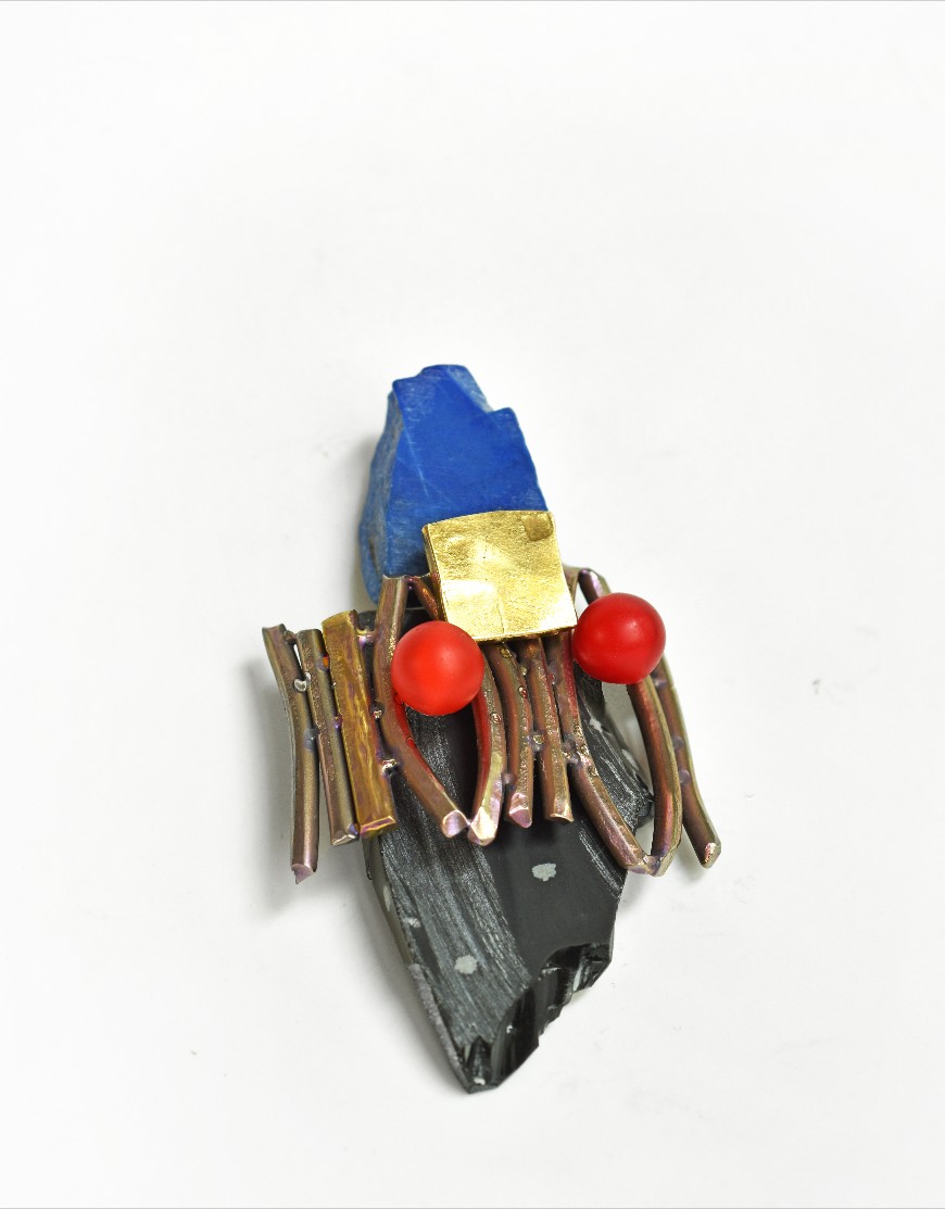 attitude-luxe_Ange ou Demon-©Spreng-broche-pendentif-Ange_Armure bijou contemporain